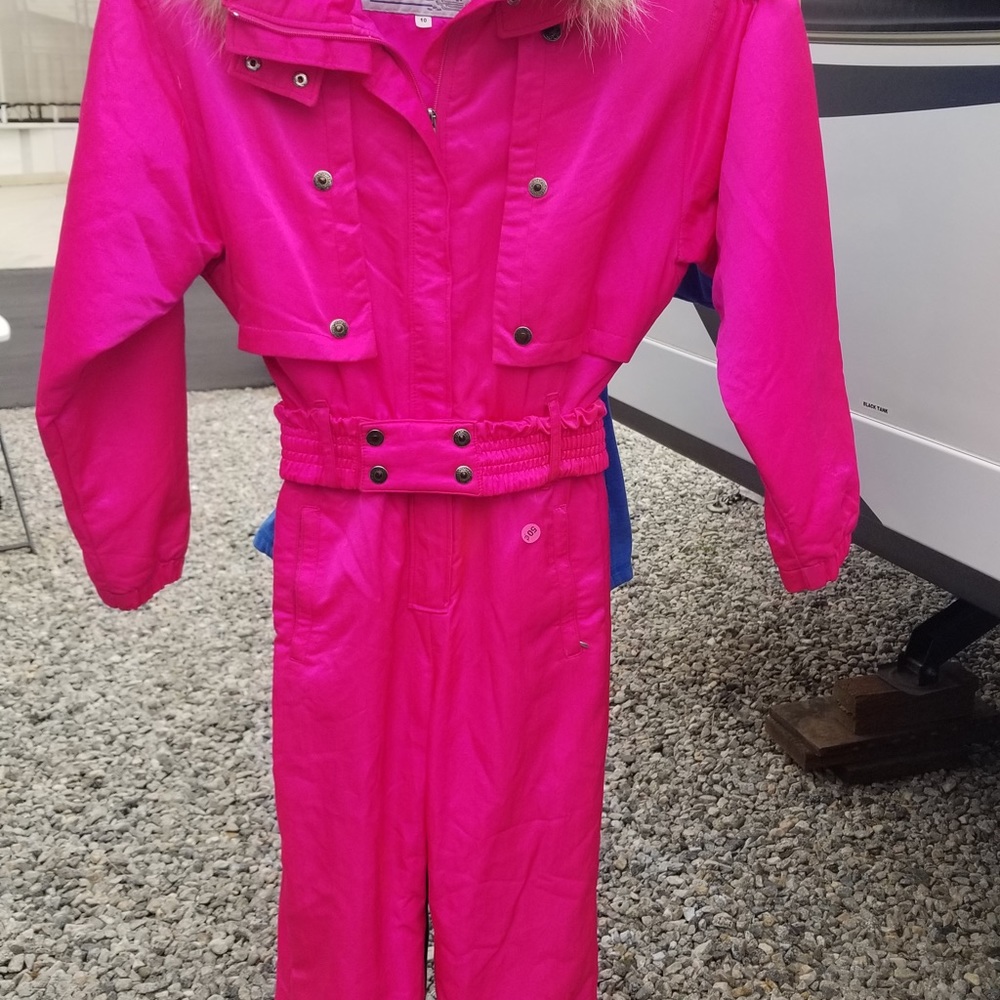 Nils one piece snowsuit with faux fur collar. Stretch form fit